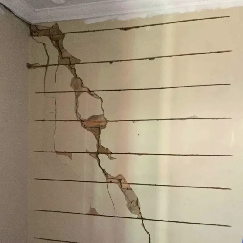 Repair process of Newtown townhouse cracks