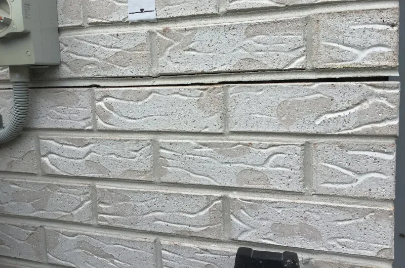 External wall cracks at Queensland home