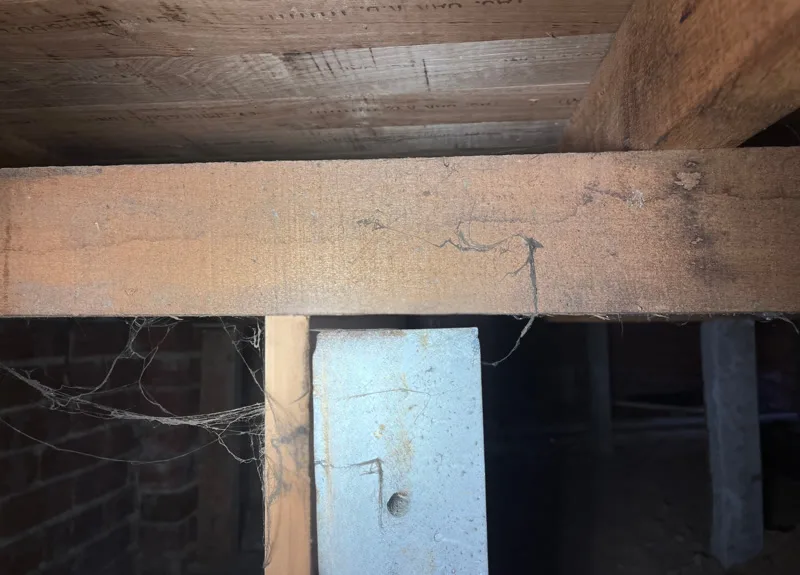 Stump and bearer connection showing gap