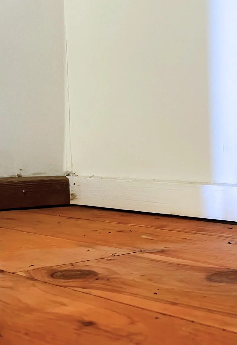 Floor and skirting gap at wall junction