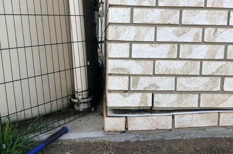 Sinking concrete slab under a rainwater tank
