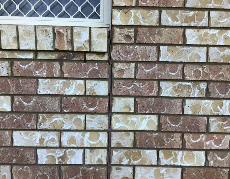 Vertical crack running through the face bricks beside a window of the Penrith granny flat before GeoPoly™ injection
