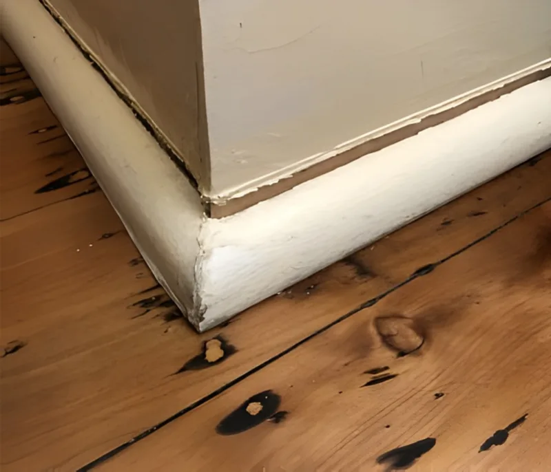 Floor pulling away from skirting board where stump has lost contact with bearer