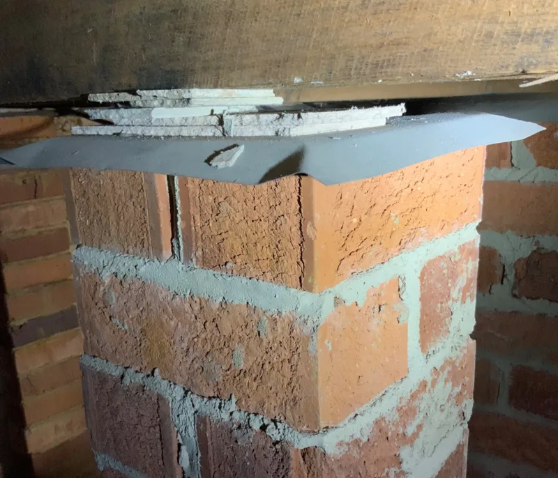 Sub-floor showing gap between stump top and bearer where stump has lost contact