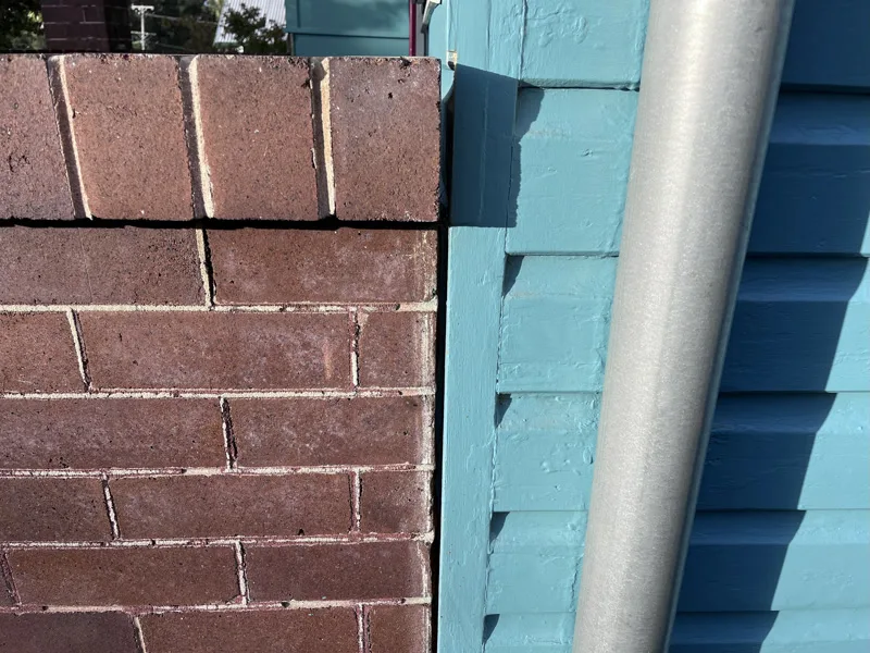 Brick pier top showing gap between cladding and bricks