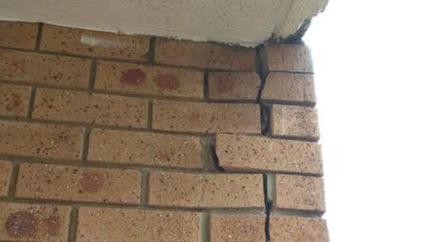 wall-crack-stepped4