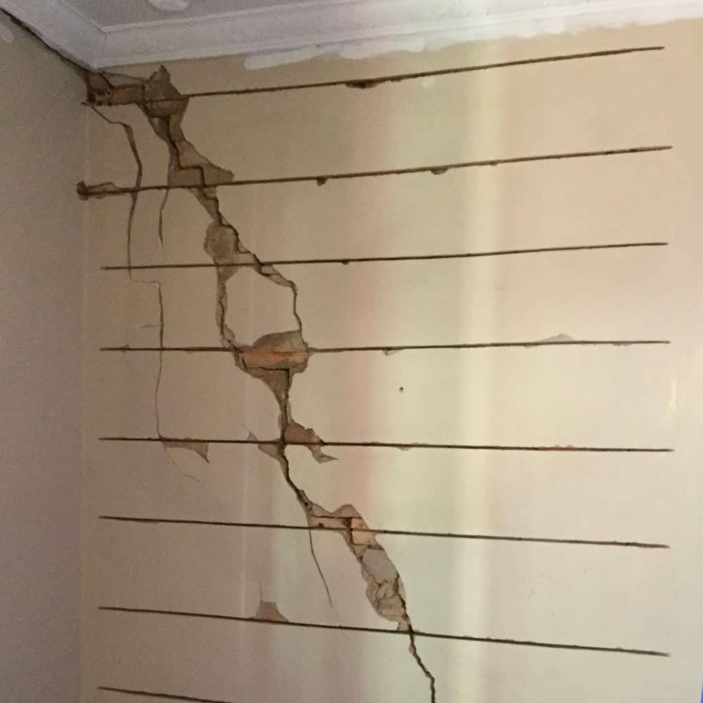 Repair process of Newtown townhouse cracks