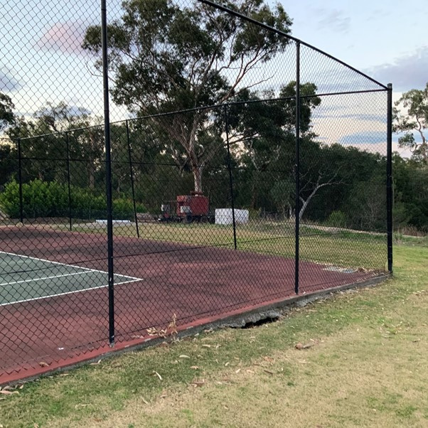 A sinking tennis court in Hunter Valley